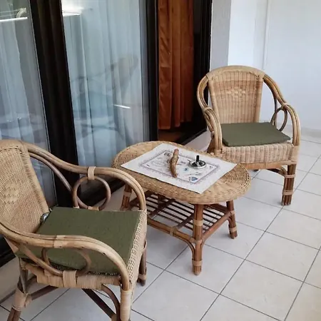 Dina - Spacious With Balcony Apartament