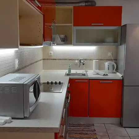 Dina - Spacious With Balcony Split