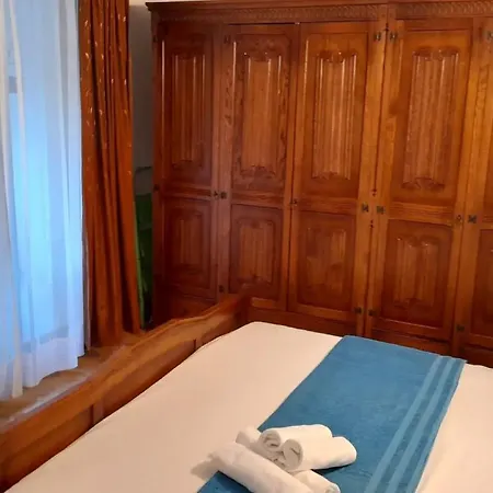 Dina - Spacious With Balcony Apartment