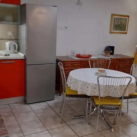 Dina - Spacious With Balcony Apartment *