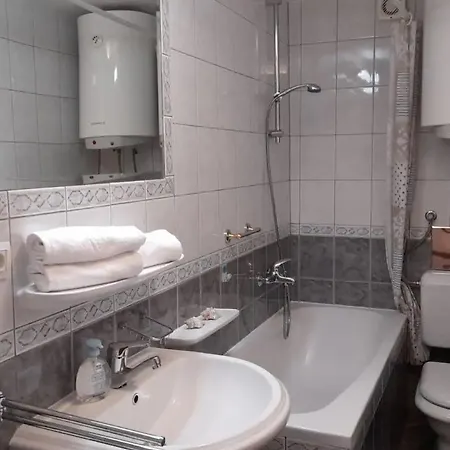Apartment Dina - Spacious With Balcony